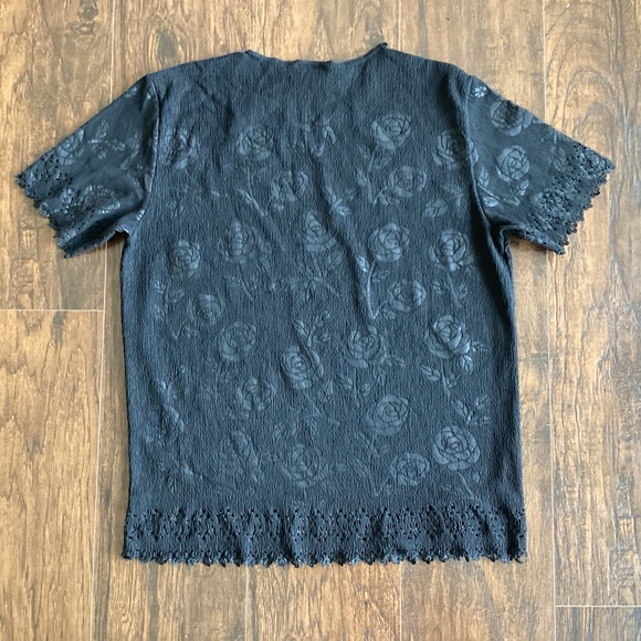 Rendezvous Rose Pattern Top - Picture 5 of 5